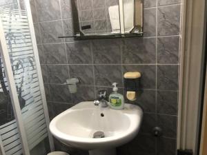 Salle de bains dans l'établissement VILLA PEPETO Durres Albania