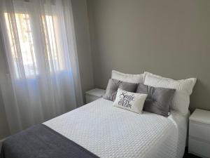 A bed or beds in a room at Apartamentos Logroño centro, TIC TAC, wifi