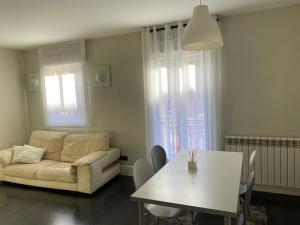 A seating area at Apartamentos Logroño centro, TIC TAC, wifi
