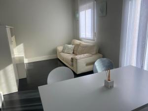 A seating area at Apartamentos Logroño centro, TIC TAC, wifi