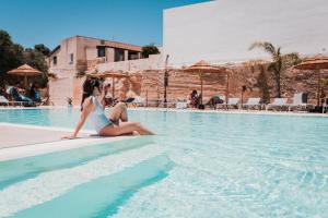 A piscina localizada em L'Oasi Villaggio Albergo ou nos arredores