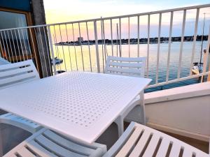 Balkón alebo terasa v ubytovaní Umag center seafront seaview old town apartment 1