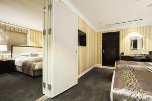 Ein Bett oder Betten in einem Zimmer der Unterkunft The Grand Hotel Myeongdong
