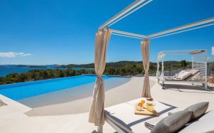 a villa with a view of the infinity pool at Villa Pirata in Jezera