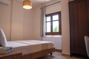 A bed or beds in a room at Μελίτη Pelion Luxury Living