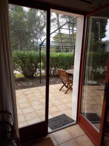 Vonkajšia záhrada v ubytovaní Petite maison entre Sanary et Bandol