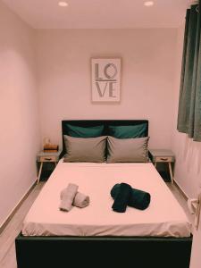Posteľ alebo postele v izbe v ubytovaní Menton Centre 2 pièces Climatisée, Balcon et Proche Gares