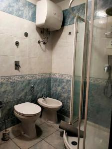 a bathroom with a toilet and a sink at Marettimo la casa sulla spiaggia in Marettimo