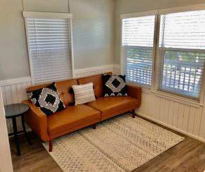 Area soggiorno di Nest - Texas Tiny House with a Big View