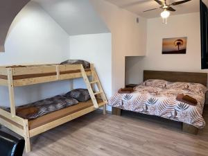 Postel nebo postele na pokoji v ubytování Apartmány Nežárka a privátní wellness + 37 fotografií