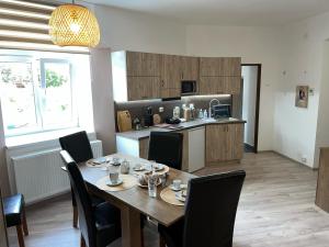 Kuhinja oz. manjša kuhinja v nastanitvi Apartmány Nežárka a privátní wellness