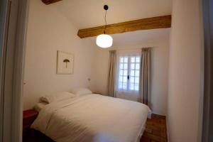Posteľ alebo postele v izbe v ubytovaní The Sea Apartment 2 - Sea view on the ramparts of Old Town Antibes + 4 fotografie