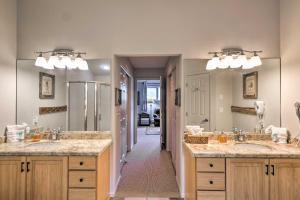 Φωτογραφία από το άλμπουμ του Walk to Ski Lift Copper Mountain Home with Hot Tub σε Copper Mountain +67 φωτογραφίες