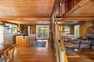 Dapur atau dapur kecil di Seaside Escape on Huron
