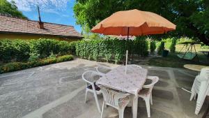 A garden outside Holiday home in Siofok - Balaton 38173