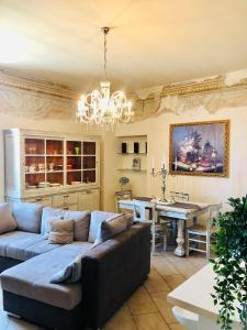 a living room with a couch and a table at “Attico Garibaldi” nel cuore della Toscana in Sinalunga