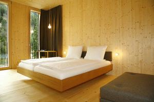 Postel nebo postele na pokoji v ubytování Alpenhotel Ammerwald