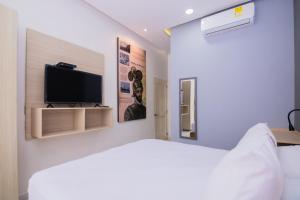 a bedroom with a bed and a flat screen tv at Hotel Gallery Cartagena in Cartagena de Indias +48 photos