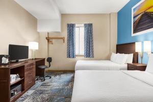 Televisi dan/atau pusat hiburan di Days Inn by Wyndham Philadelphia Convention Center