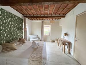 Postel nebo postele na pokoji v ubytování NEW! -Verderame Rooms & Suite in Lucca