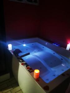 Foto sihtkohas Mouscron asuva majutusasutuse SPABYELLEETLUI spa rouge ou bleu galeriist