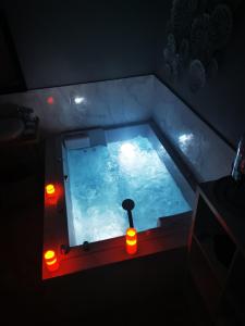Foto sihtkohas Mouscron asuva majutusasutuse SPABYELLEETLUI spa rouge ou bleu galeriist