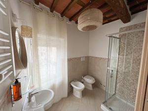 Koupelna v ubytování NEW! -Verderame Rooms & Suite in Lucca