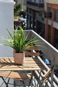 A balcony or terrace at Olive - HappyHostGr - Downtown Apartment Még 27 kép
