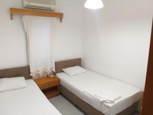 A bed or beds in a room at Paradise Apart Hotel