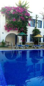 The swimming pool at or close to Paradise Apart Hotel