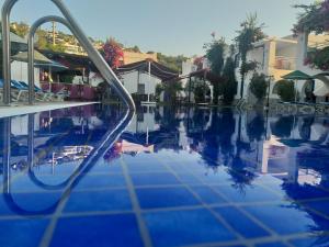 The swimming pool at or close to Paradise Apart Hotel