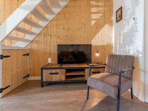 TV a/nebo společenská místnost v ubytování Tiny house Koolmees
