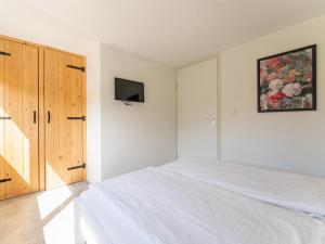 Un pat sau paturi într-o cameră la Tiny house Koolmees