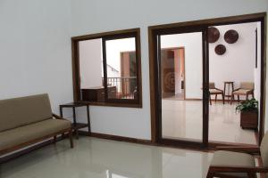 a living room with a chair and a mirror at Hotel Casa Peregrina in Tapalpa