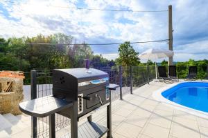 Bazén v ubytování Apartment Paradiz nebo v jeho okolí