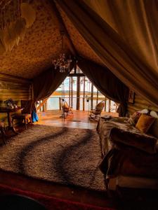 a living room with a bed and a rug at Tedesco Eco Park in São Francisco de Paula