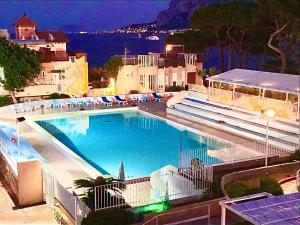 a large swimming pool on top of a building at Appartamento Ashur Mondello in Palermo
