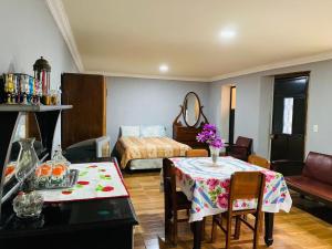 a living room with a table and a bedroom at Xelanos in Quetzaltenango