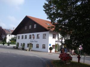 Gallery image of Landhotel Zahn's Weißes Rössle - ruhig schlafen- gut frühstücken - lecker essen in Dietmannsried