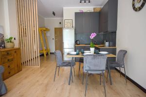 Posedenie v ubytovaní Praktyczny apartament z cichym tarasem