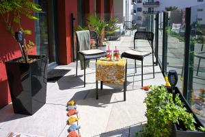 Balkón alebo terasa v ubytovaní Praktyczny apartament z cichym tarasem