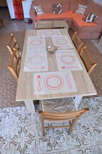 a wooden table with red numbers on it in a living room at Apartment Kolonija in Slavonski Brod