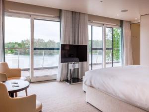 Gallery image of Lakeside Villa at the Lakes By Yoo, Cotswolds in Lechlade