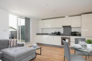 Gallery image of Skyvillion - 4 Bed Luxury Apartment with Balcony & Parking in Enfield