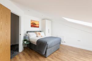 エンフィールドにあるSkyvillion - 4 Bed Luxury Apartment with Balcony & Parkingのギャラリーの写真