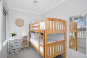 Poschodová posteľ alebo postele v izbe v ubytovaní Hillside Farm