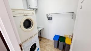 a laundry room with a washer and dryer at La Casita del Arco Panorámico in San Pedro