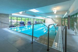 Bazén v ubytování Michels Thalasso Hotel Nordseehaus nebo v jeho okolí