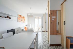 A bed or beds in a room at Playa Grande 504 - Immobiliare Living Még 7 kép