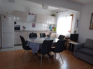 Kuchyň nebo kuchyňský kout v ubytování Apartments Anita + 37 fotografií